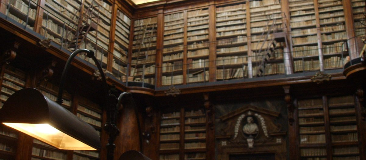 De leeszaal van de Biblioteca Marucelliana in Florence