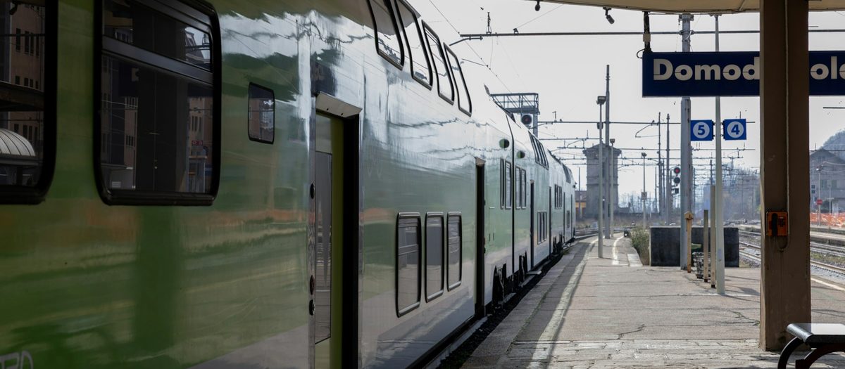 Een dubbeldeks streektrein op station Domodossola · Italiaanse grammatica A2