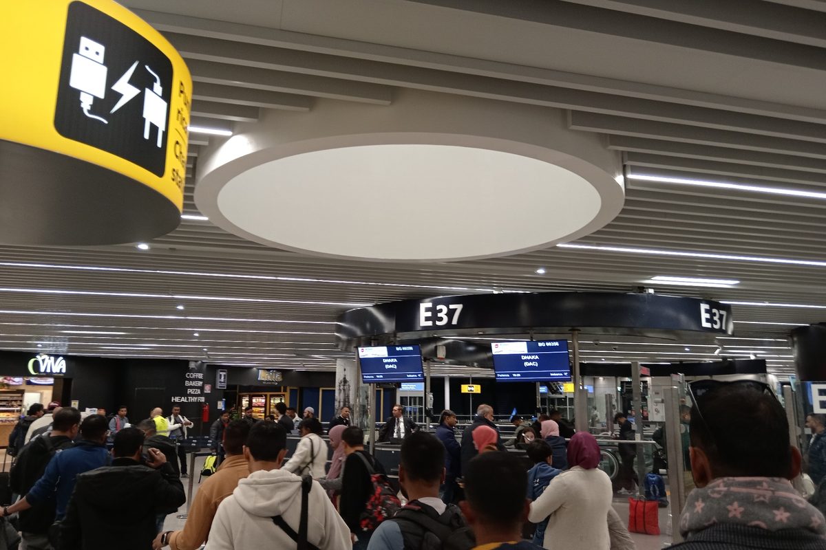 Passengers crowding around a departure gate at Rome Fiumicino airport