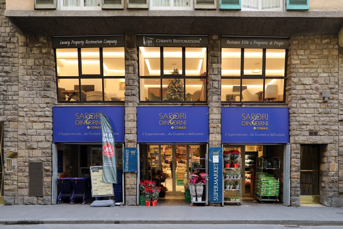 A small supermarket in a historic building on Via de' Bardi, Florence