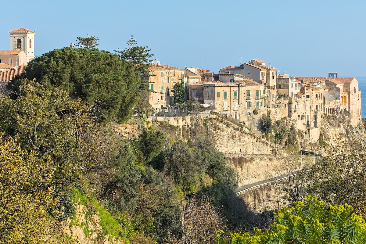 Tropea (Calabria, Italy) - Morning view of the old town from Via Carmine (Calabria, Italia)