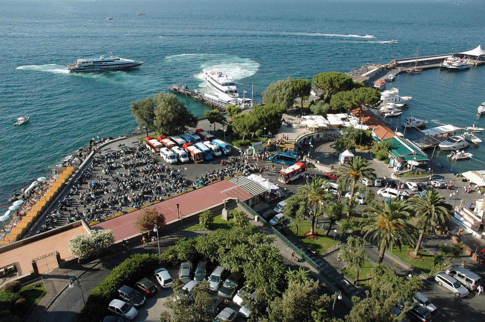 Overview of the port of Sorrento from atop the cliffs at Via Luigi de Maio, 2010 (Campania, Italia)