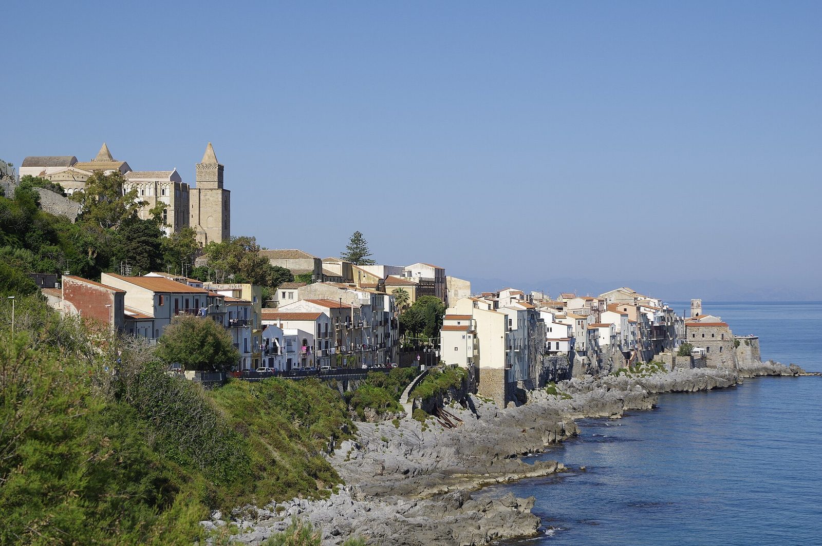 Italy, Sicily, Cefalù, view from Via Giudecca (Sicilia, Italien)