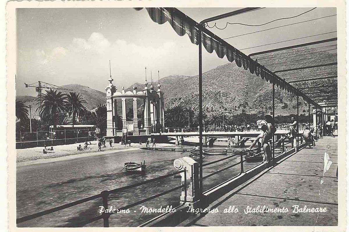 PA Palermo - Mondello- ingresso allo Stabilimento Balenare (Sicilia, Italia)