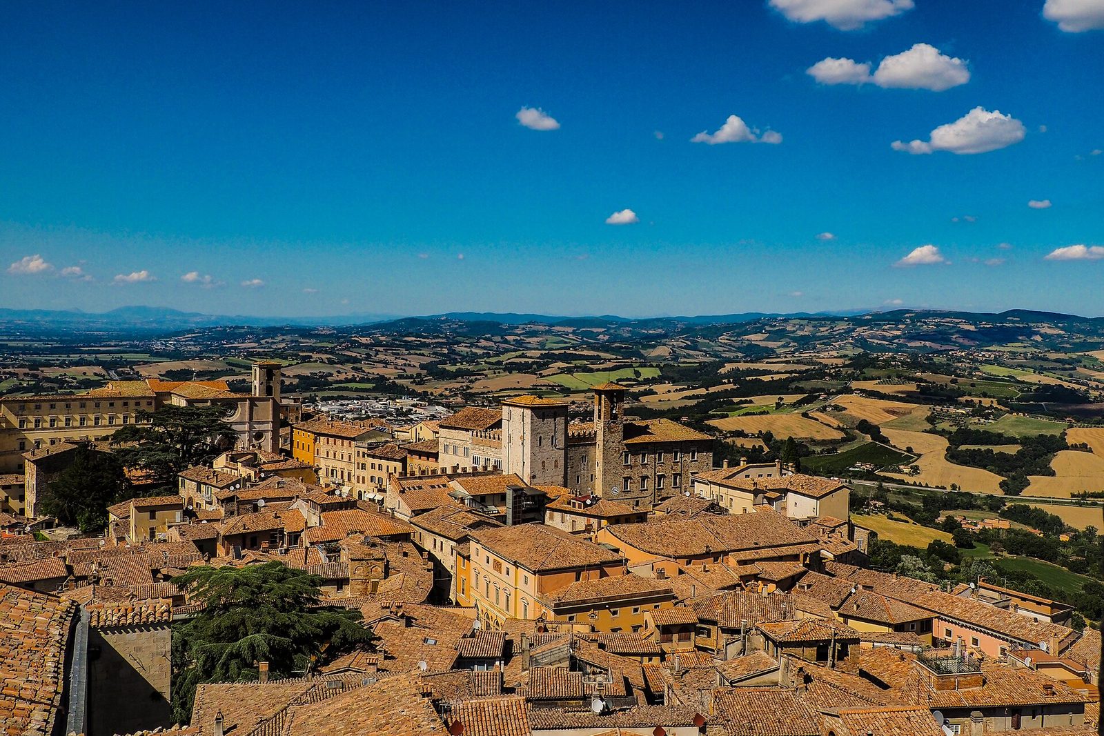 Todi panorama (Umbria, Italia)